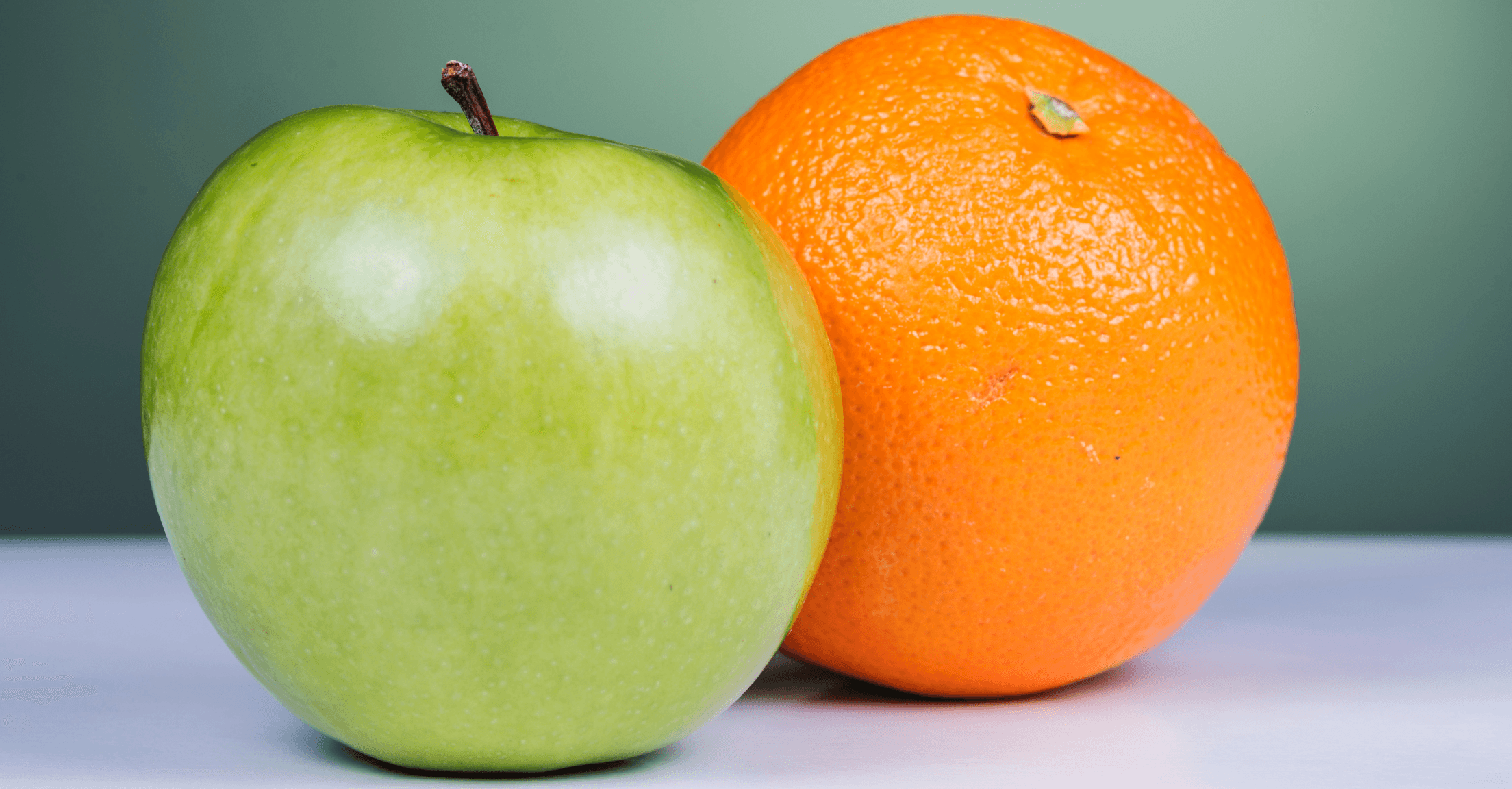 An apple and an orange to indicate a comparison blog post between two financial planning software platforms, RightCapital and MoneyGuidePro